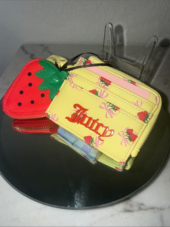 Juicy Couture Handbags - Juicy Couture Sweet Strawberry Zip Card Case Wristlet-NWT!!🍓🥂